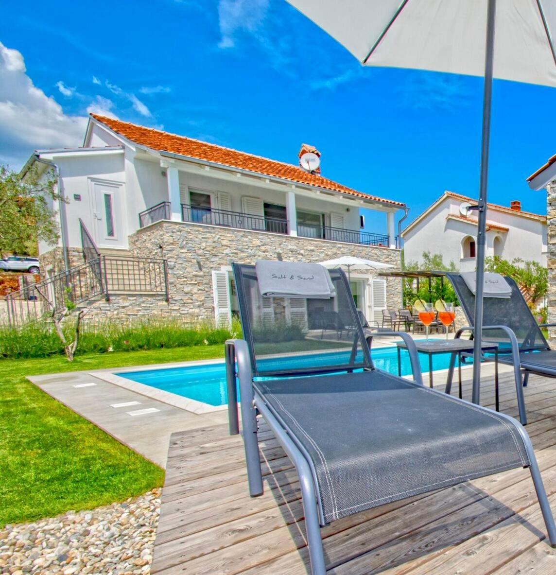 Salt & Sand Villa Kornic Exterior photo