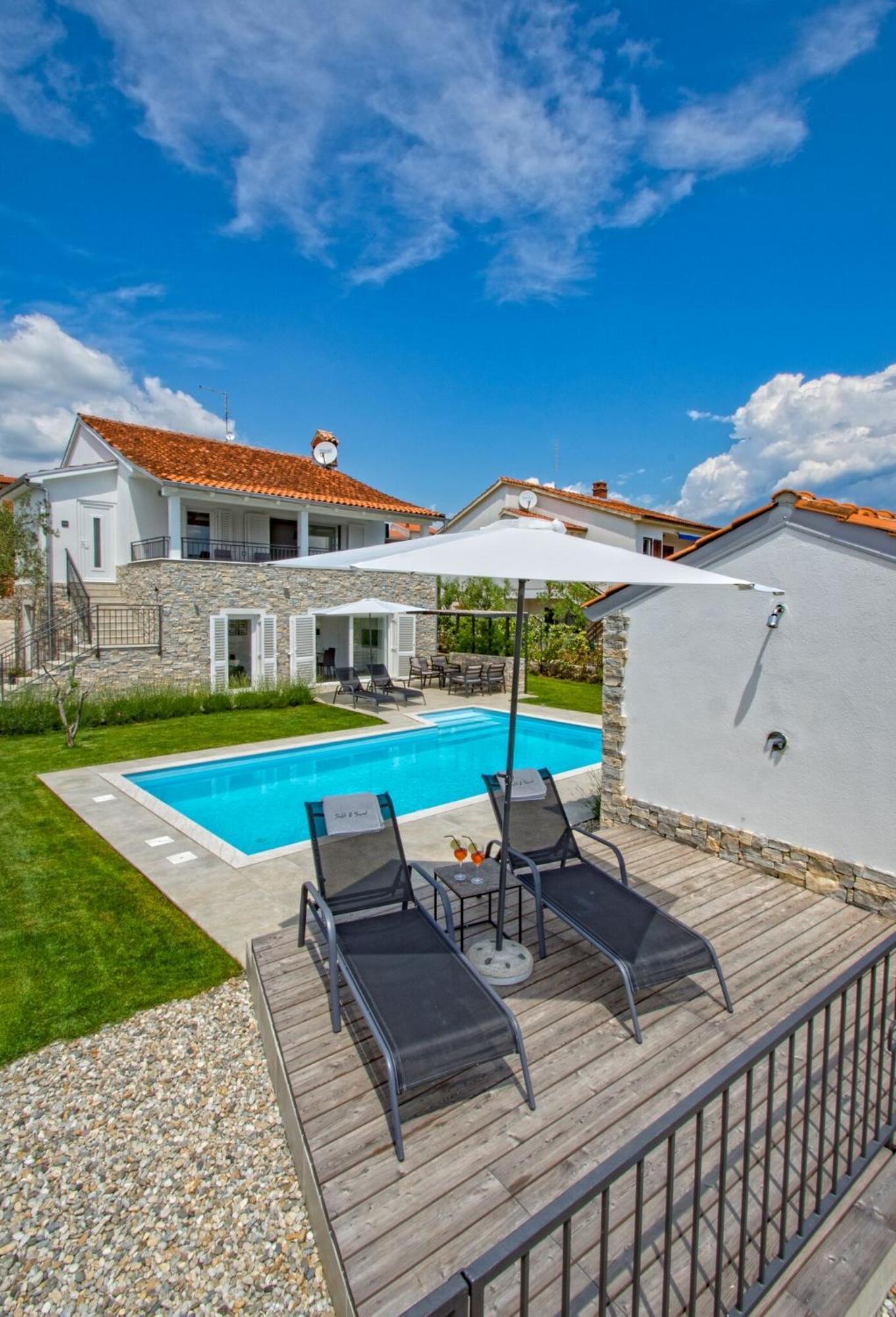 Salt & Sand Villa Kornic Exterior photo