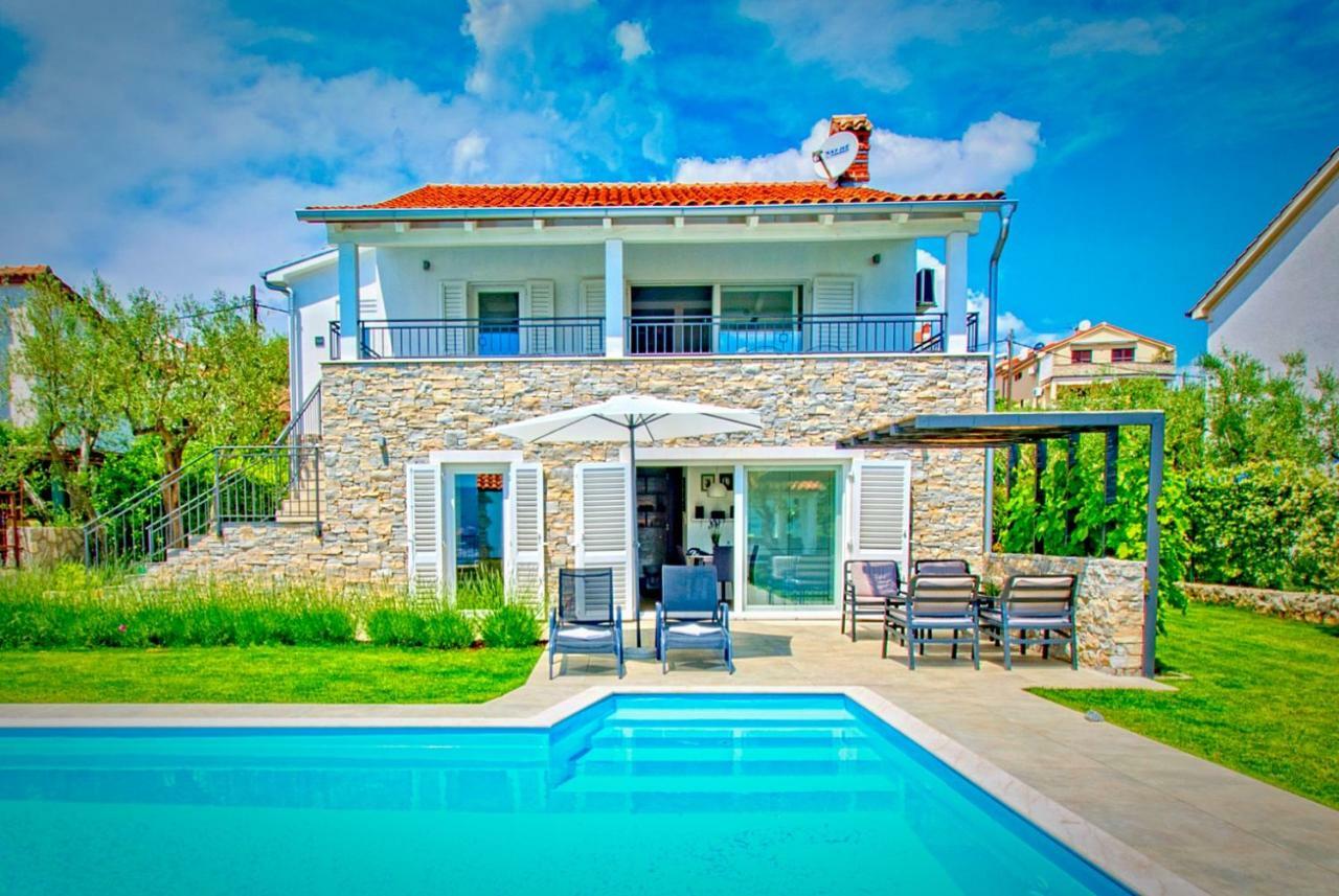Salt & Sand Villa Kornic Exterior photo