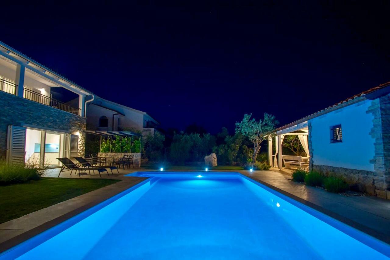Salt & Sand Villa Kornic Exterior photo
