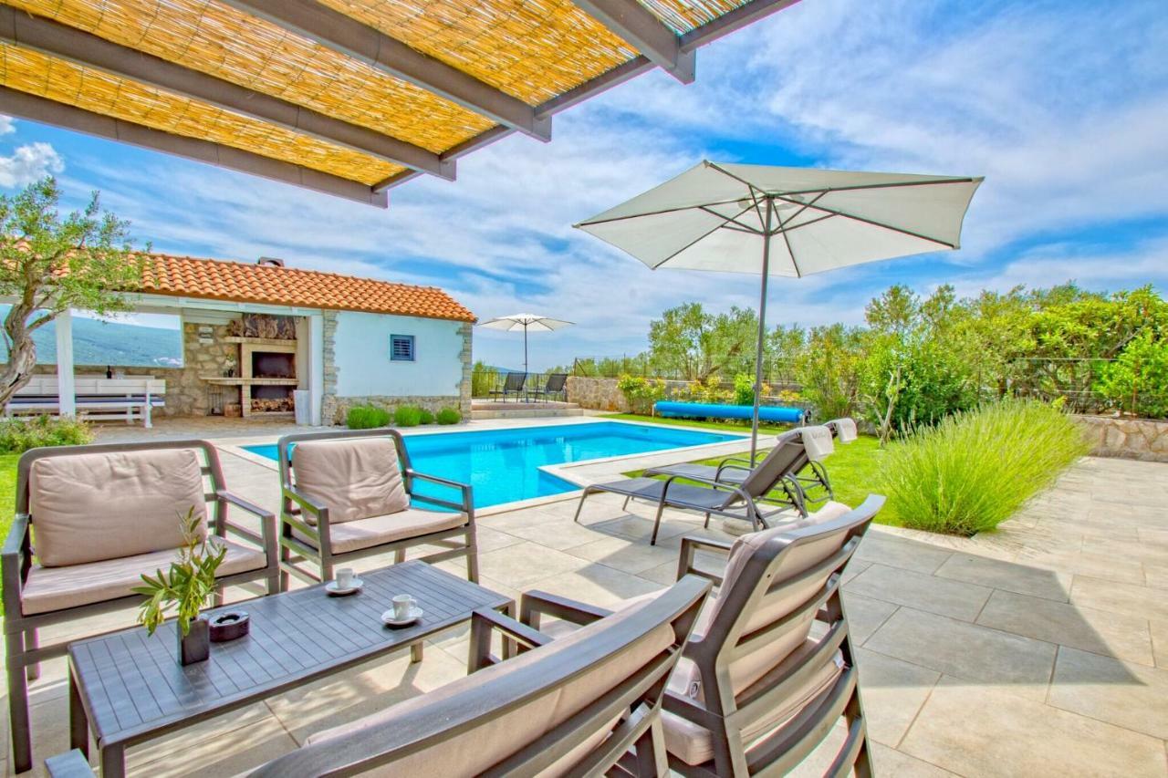 Salt & Sand Villa Kornic Exterior photo
