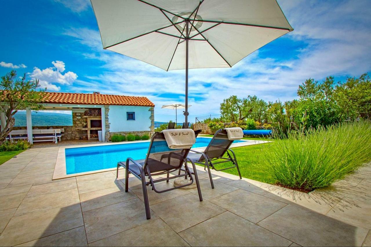 Salt & Sand Villa Kornic Exterior photo