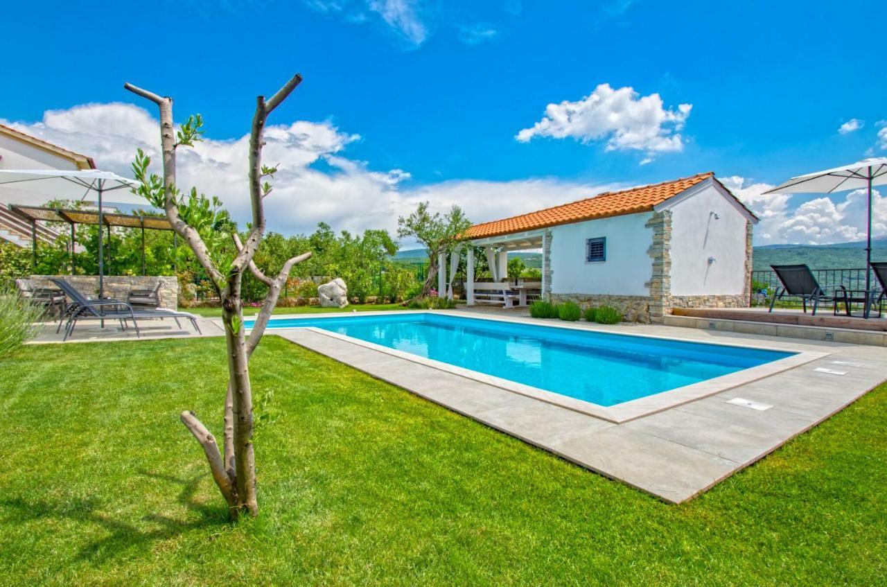 Salt & Sand Villa Kornic Exterior photo