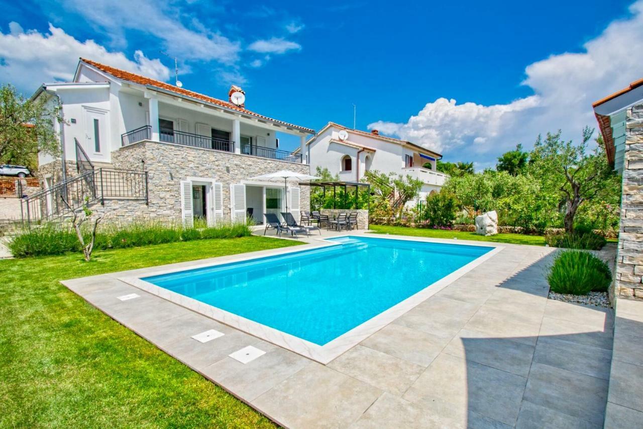 Salt & Sand Villa Kornic Exterior photo