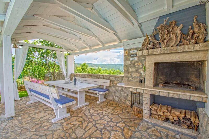 Salt & Sand Villa Kornic Exterior photo