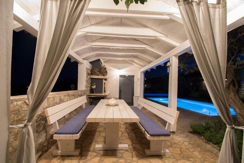 Salt & Sand Villa Kornic Exterior photo