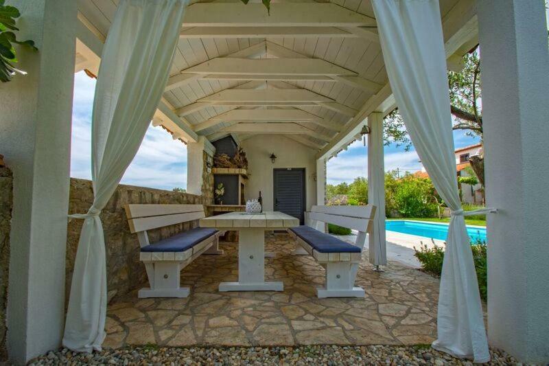 Salt & Sand Villa Kornic Exterior photo