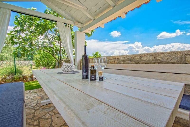 Salt & Sand Villa Kornic Exterior photo